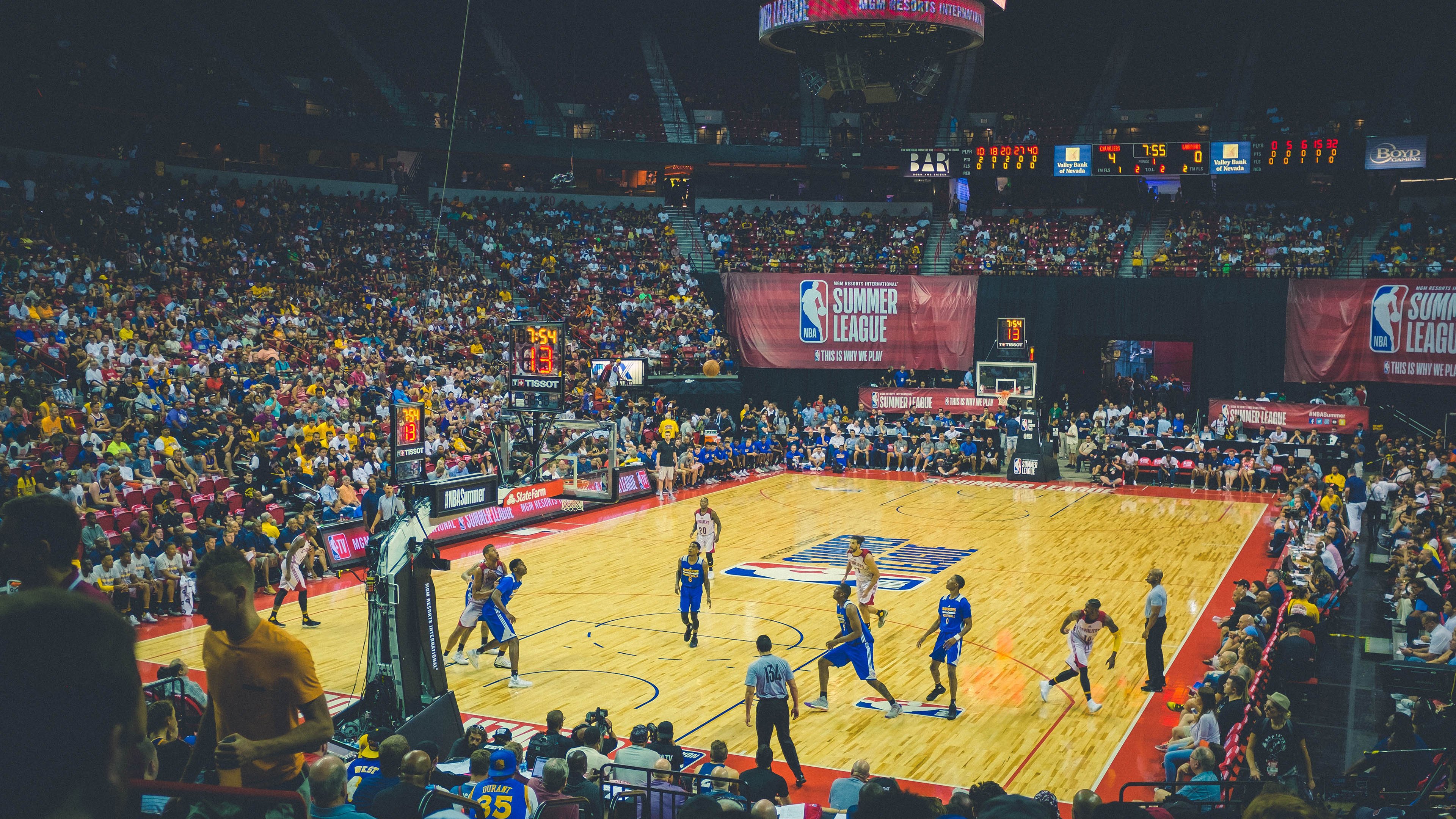 世界杯：第一次出现三国联合主办 分散场馆带来后勤新挑战